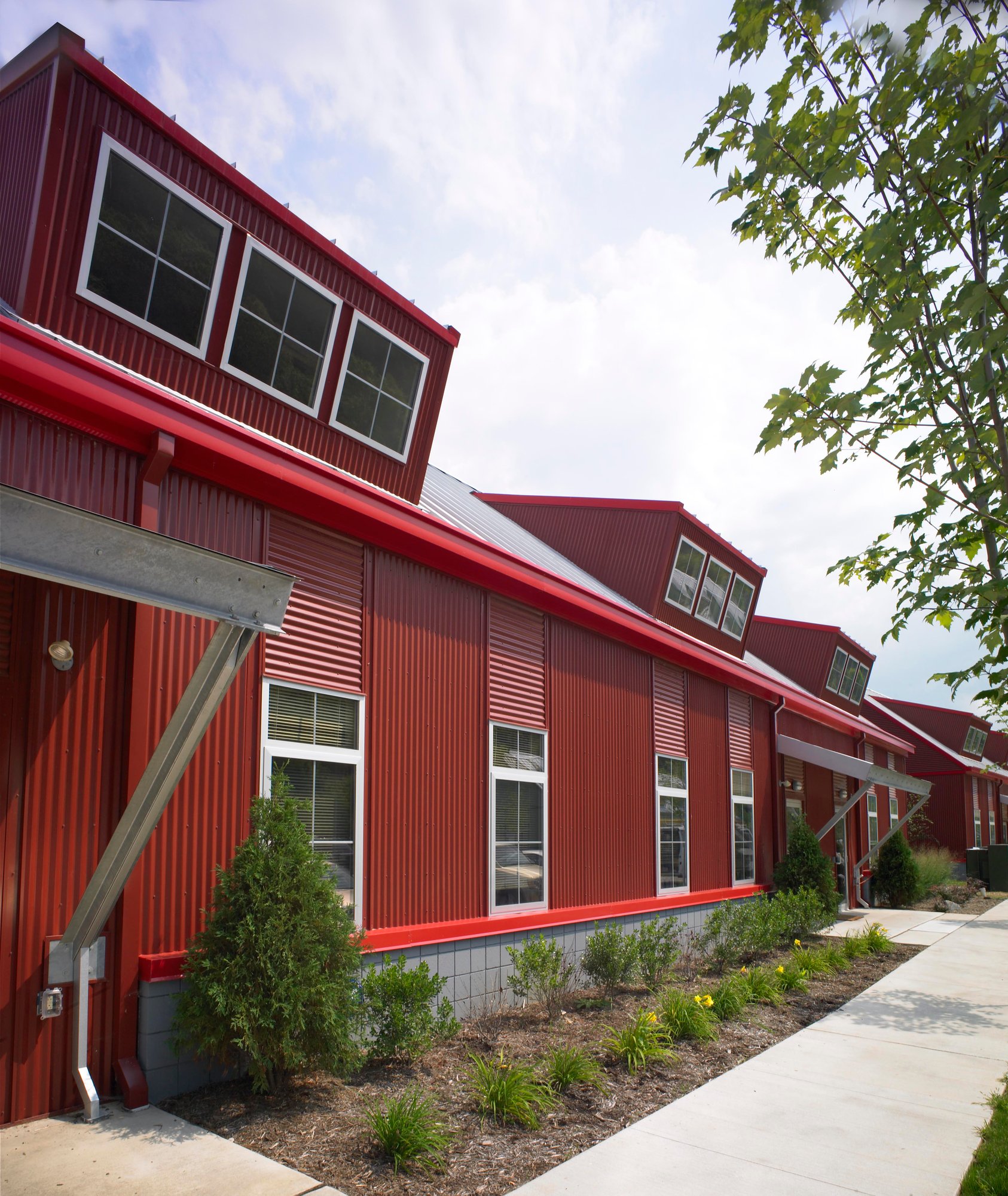 River Tech Multi-Cor Autumn Red Front with dormers